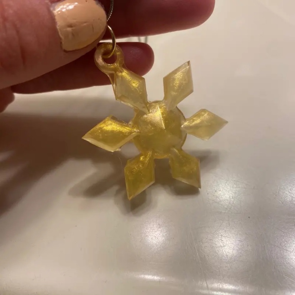 Resin snowflake necklace